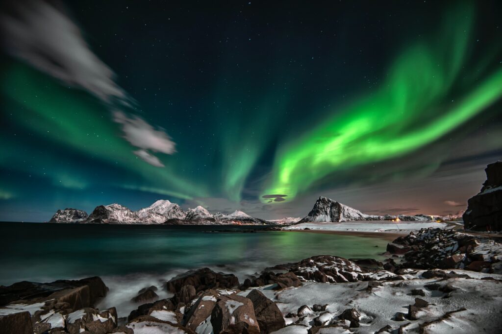 Hva er nordlys og hva forårsaker dette fantastiske lyset på himmelen? 2